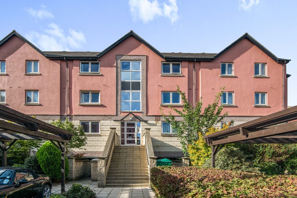 Property photo 1 of 3