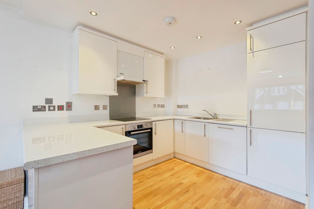 Property photo 1 of 20 Kitchen/Lounge
