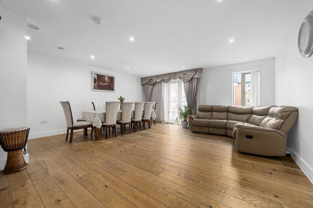 Property photo 3 of 19