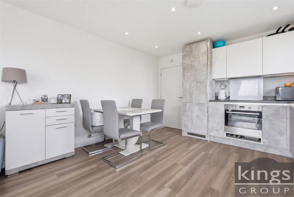 Additional image 6 of 3 bed flat for saleNorth Square, Newhall, Harlow CM17
