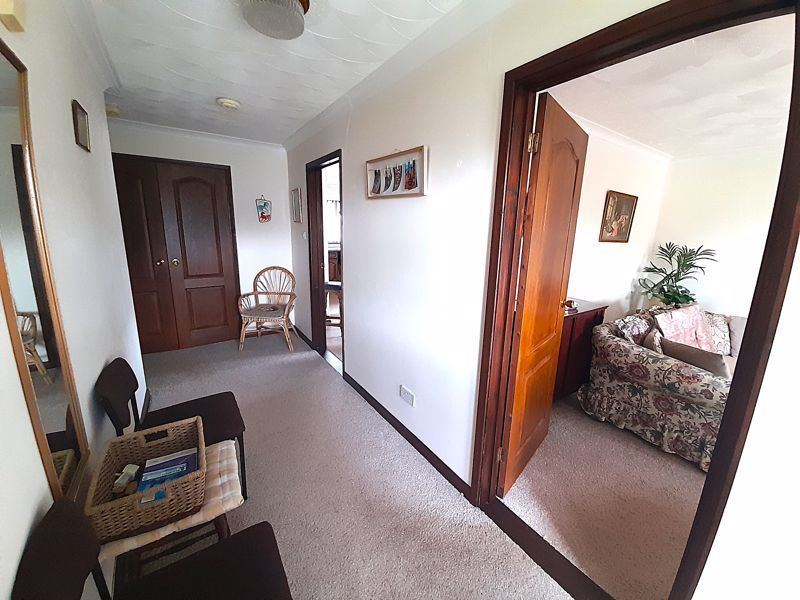 Property photo 3 of 16 Entrance Hall