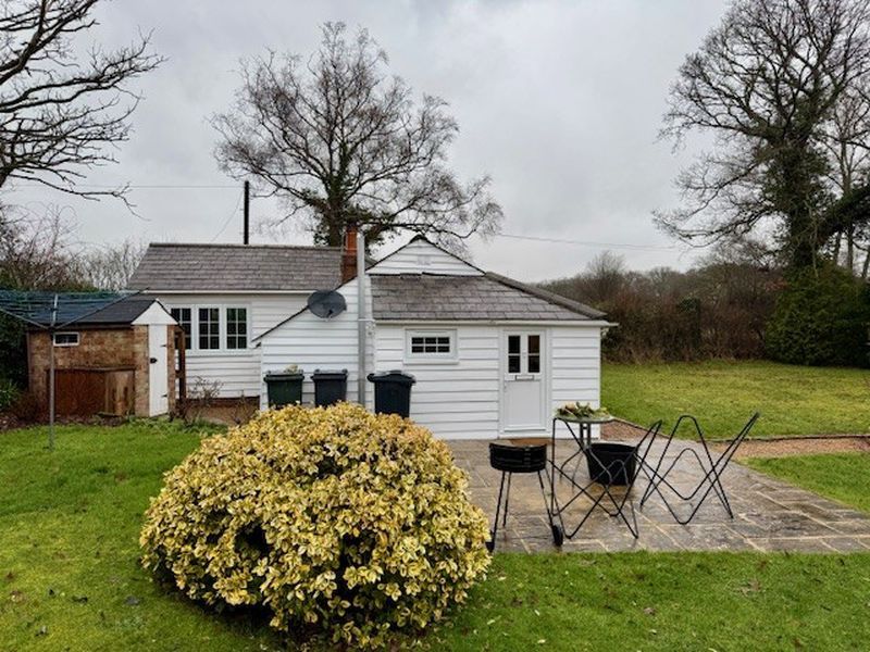 Property photo 1 of 7 Photo 4