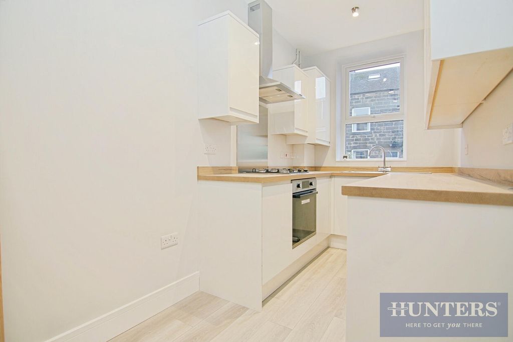 Property photo 3 of 10 Kitchen