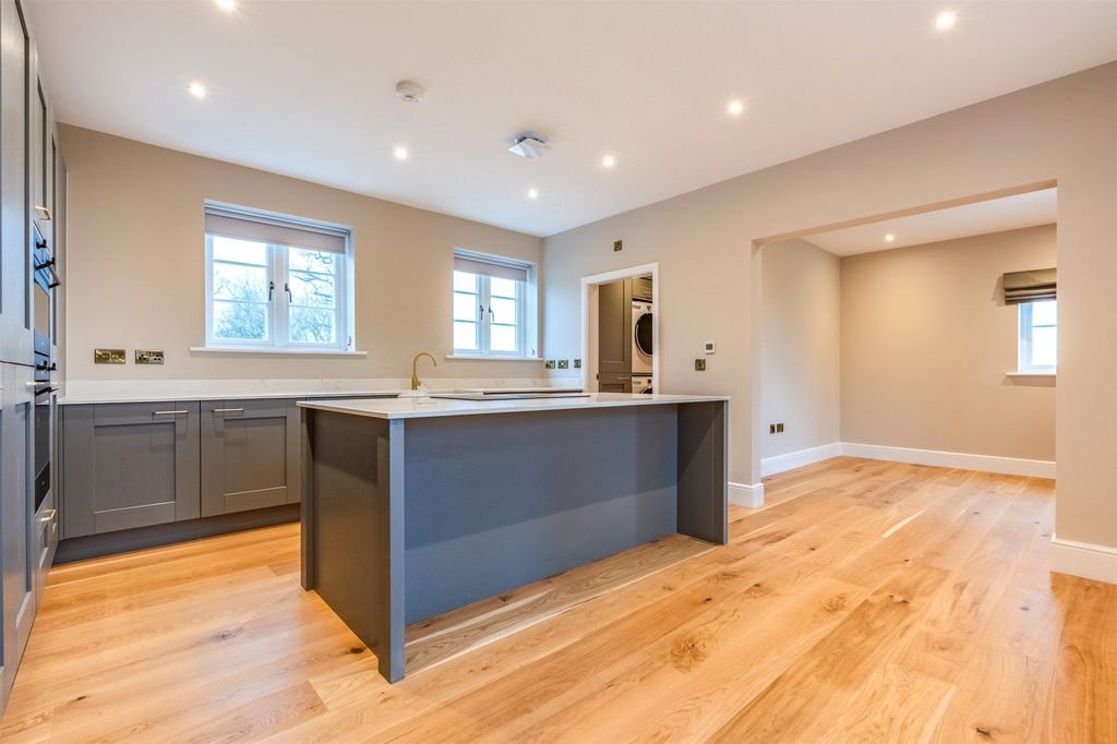 Property photo 3 of 33 Picture No. 29