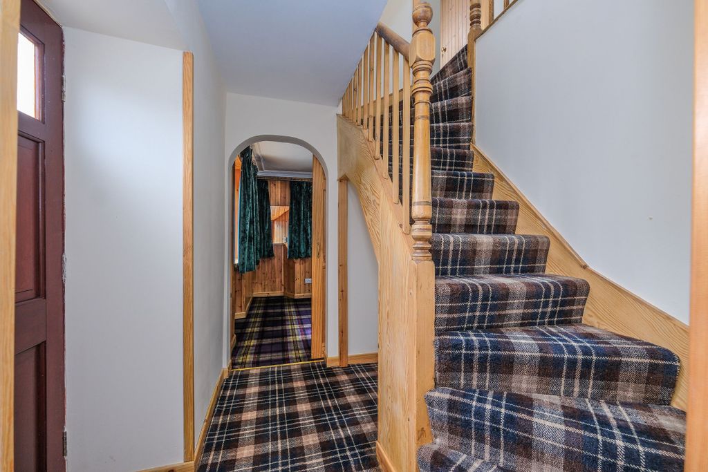 Property photo 3 of 41 Entrance Hall And Stairwell