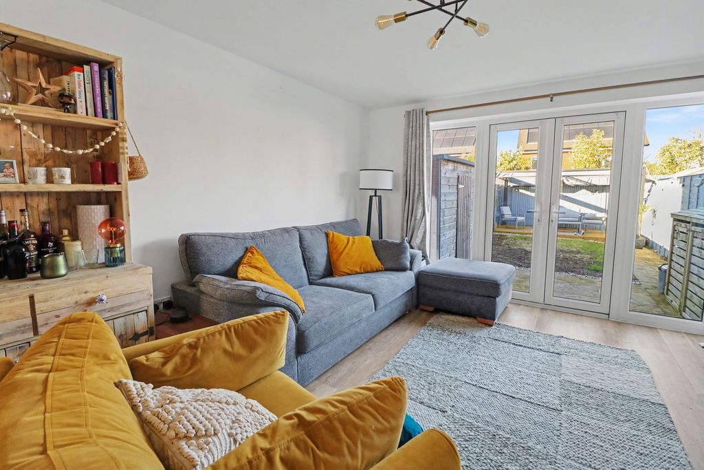 Property photo 3 of 8