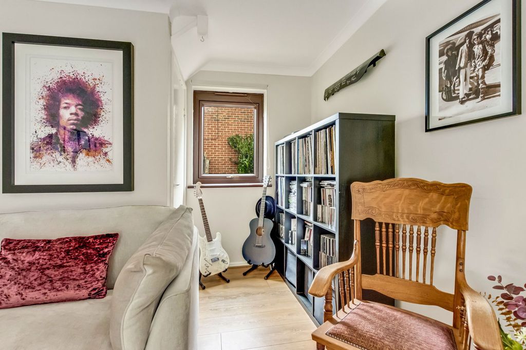 Property photo 3 of 14