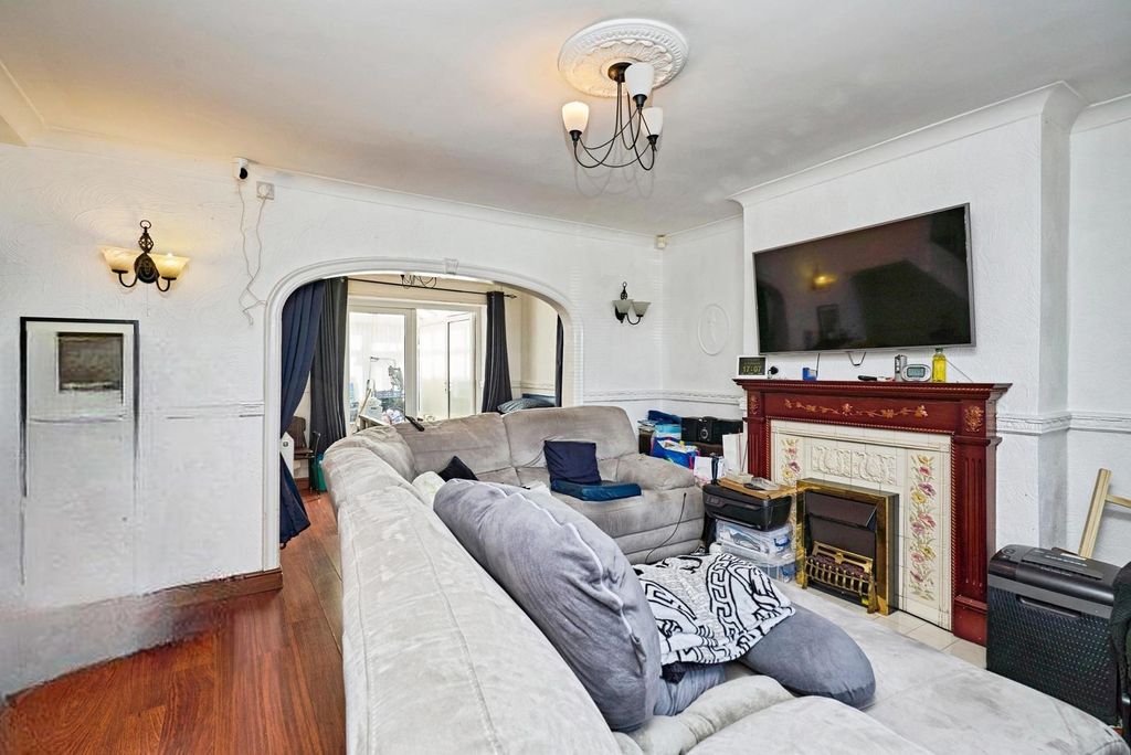 Property photo 3 of 20 Pbox-Img.Jpg