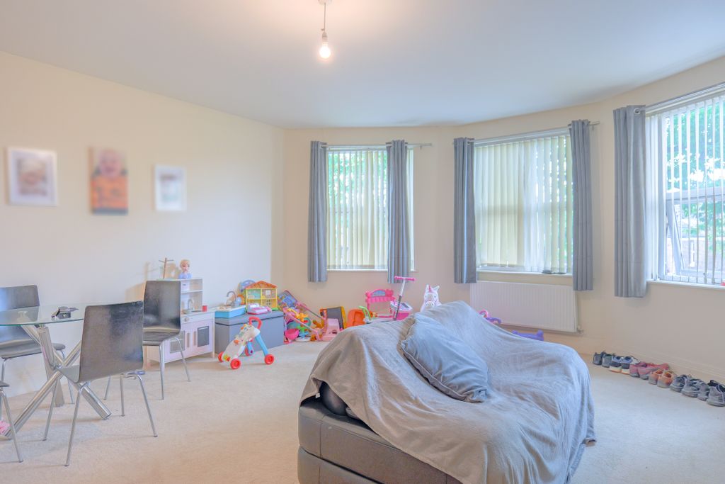 Property photo 2 of 21
