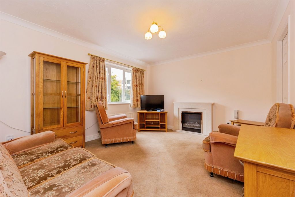 Property photo 2 of 17