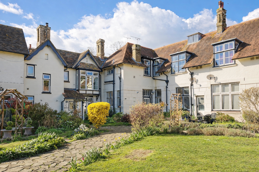 Property photo 1 of 19 Front External