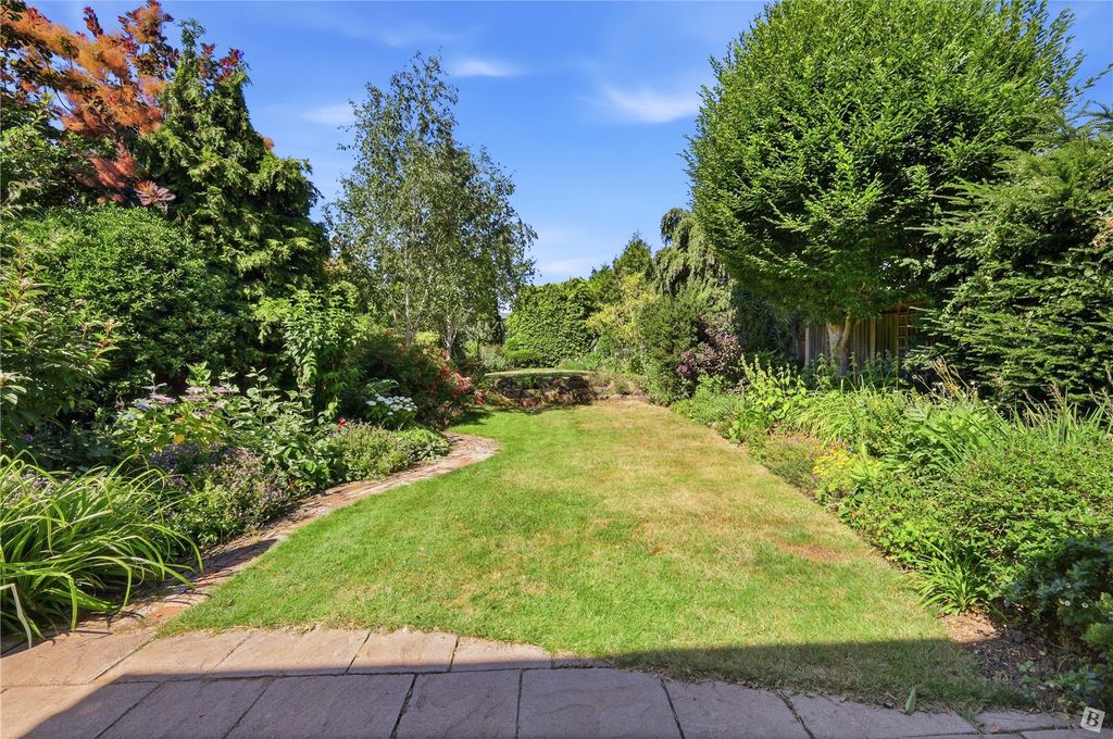 Property photo 2 of 27 Garden