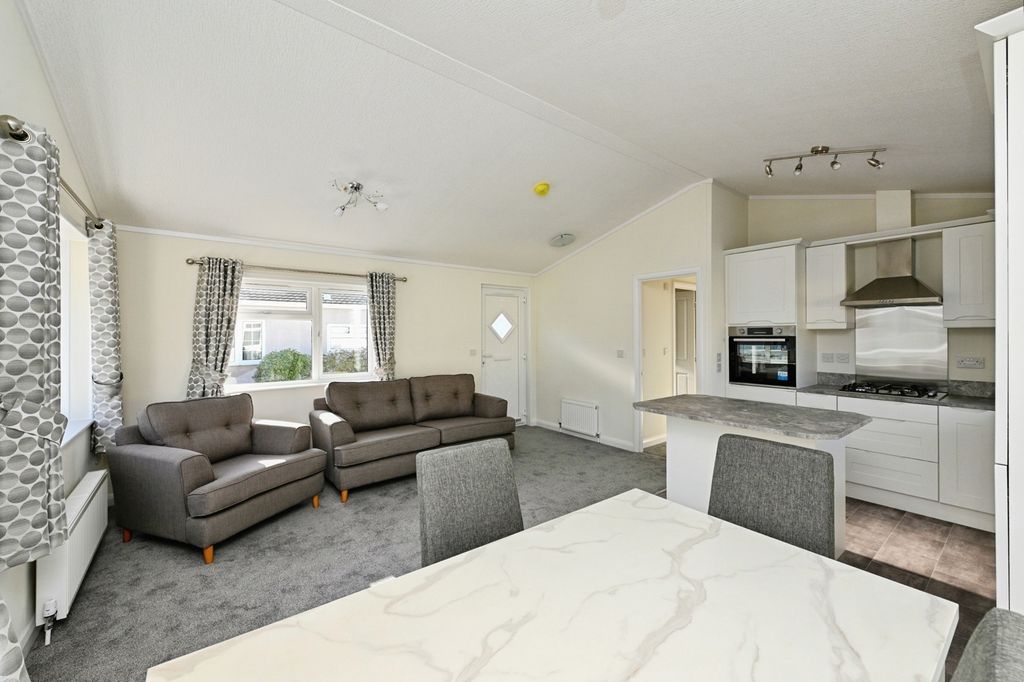 Property photo 3 of 16 Pbox-Img.Jpg