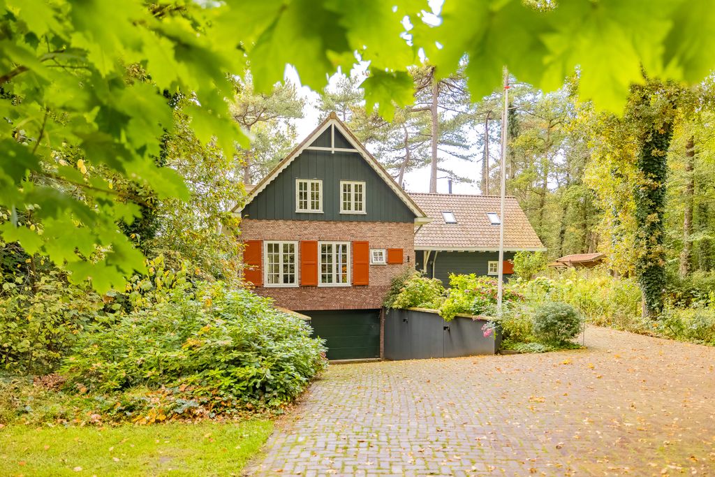 Property photo 2 of 77