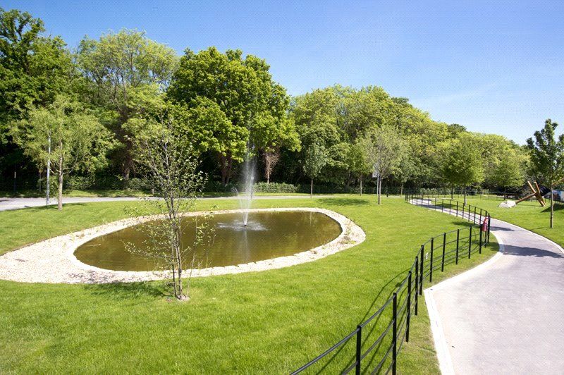 Property photo 3 of 8 Commual Garden