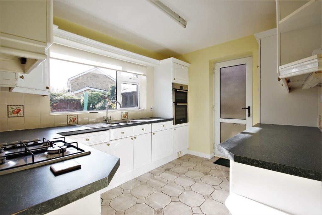 Property photo 2 of 18 Picture No. 14