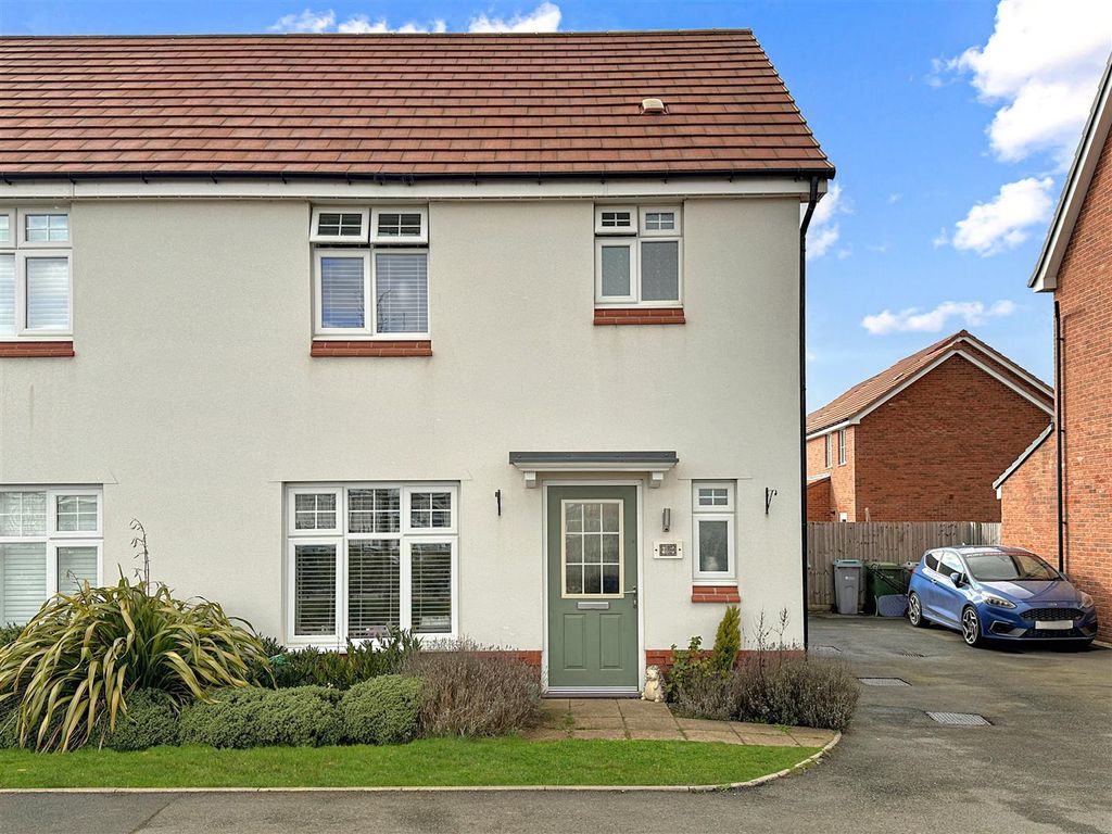 Property photo 1 of 20 Front Aspect 020