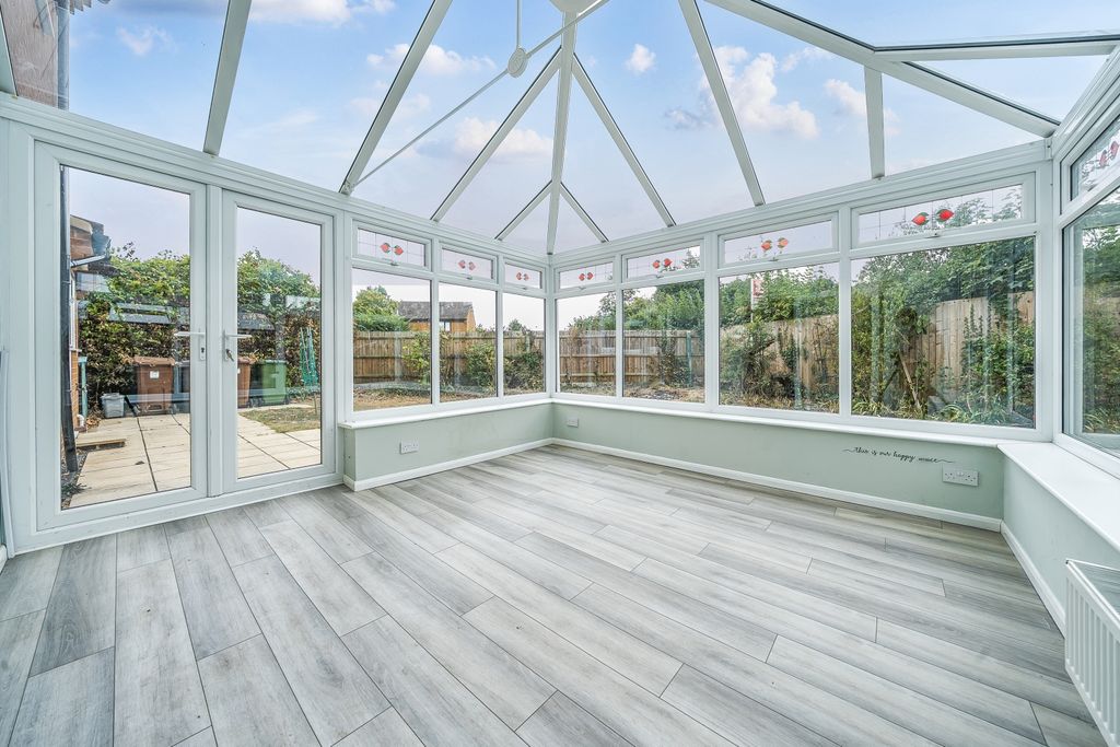 Property photo 3 of 12 Ringwood Conservatory