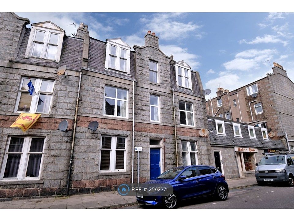 Property photo 1 of 9 External Front