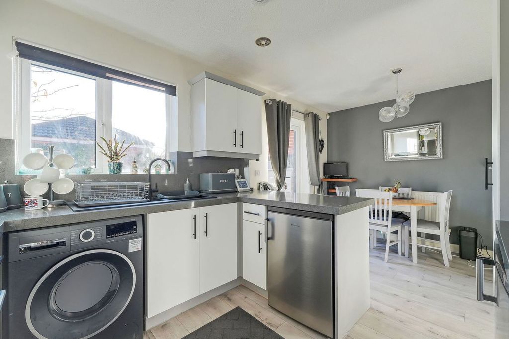 Property photo 2 of 29