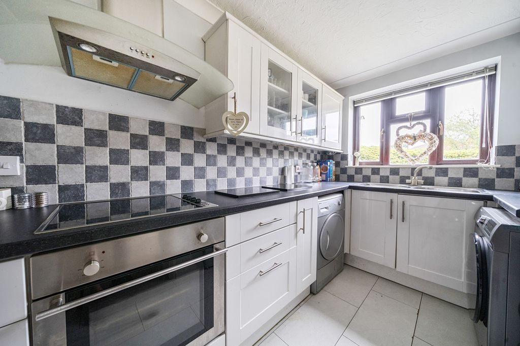 Property photo 3 of 12