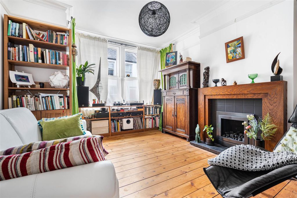 Property photo 3 of 19 19_76805.Jpg