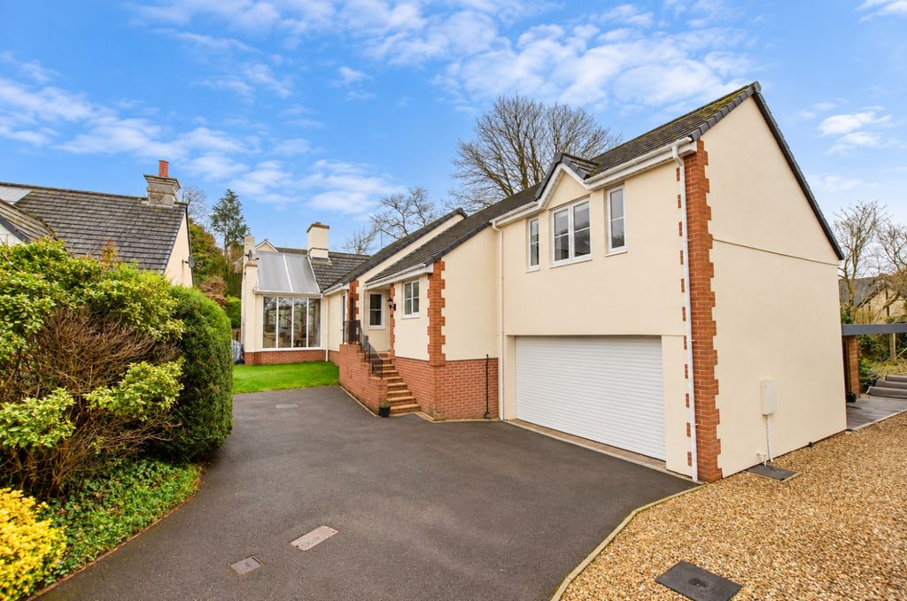 Property photo 2 of 16 1Cf5E6Fe-96B9-4d14-A737-67A761d08Ff3