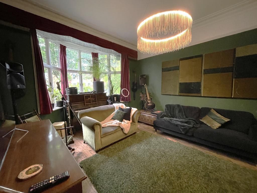 Property photo 3 of 25 Lounge
