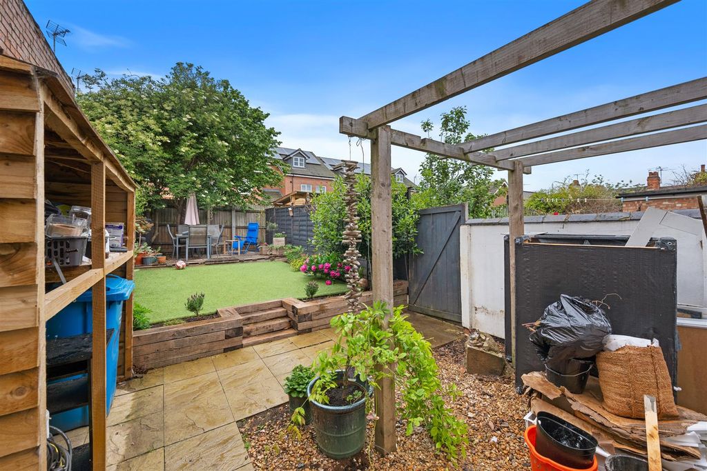 Property photo 2 of 24 Garden
