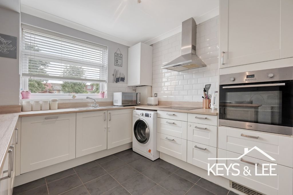 Property photo 3 of 17 4360605