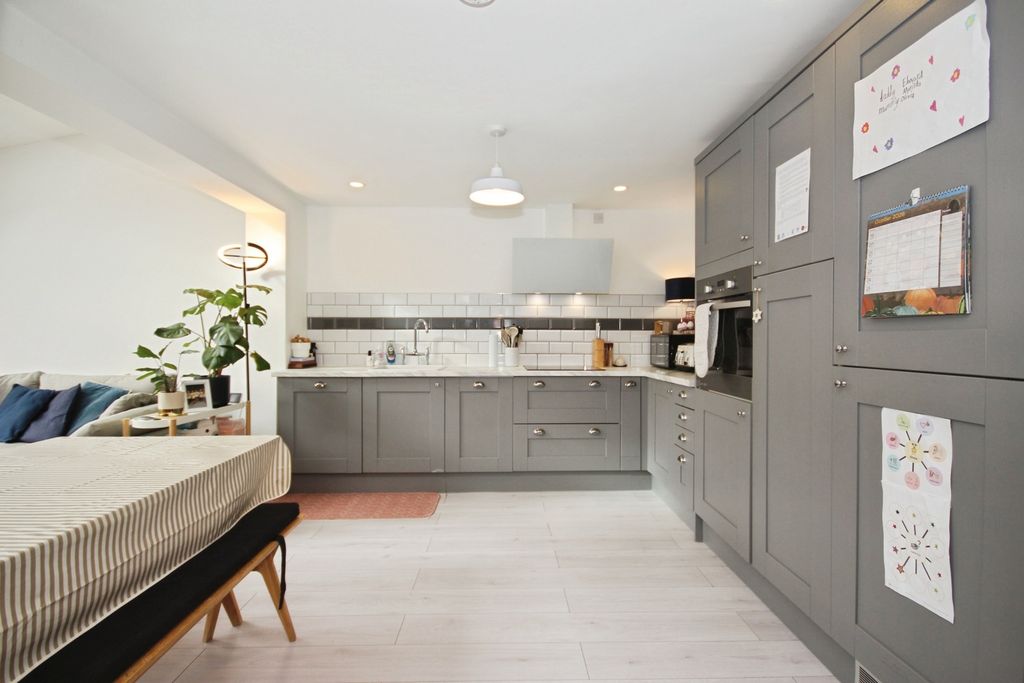 Property photo 3 of 23 Pbox-Img.Jpg