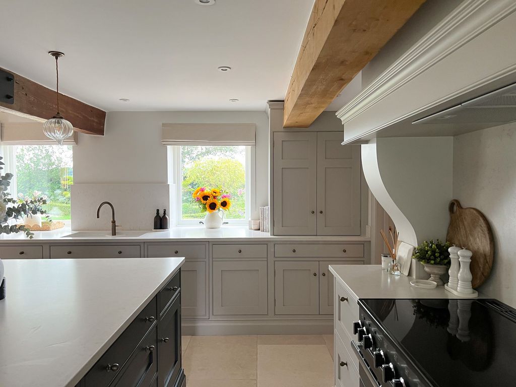 Property photo 3 of 42