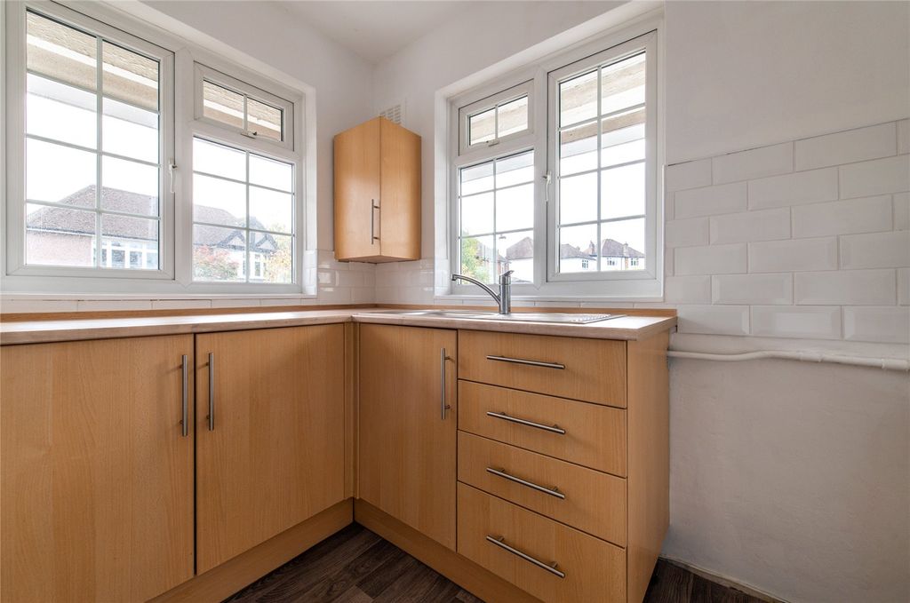 Property photo 3 of 16 Picture 3