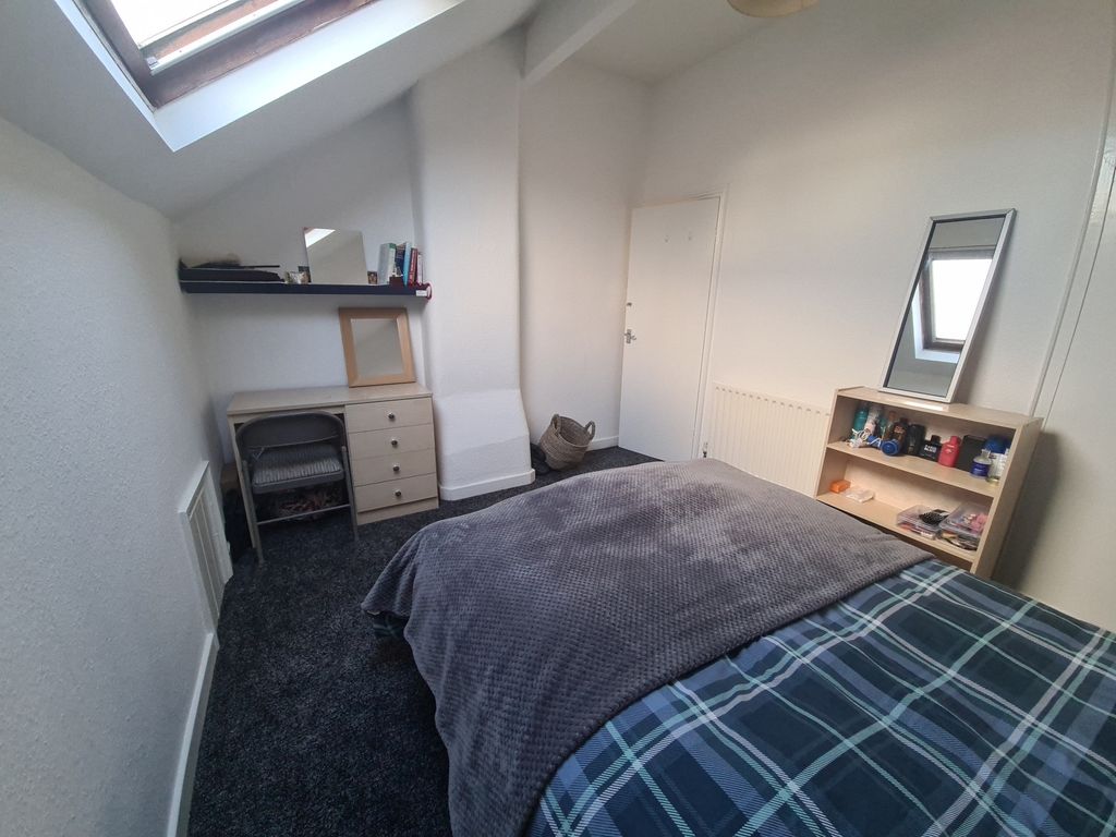 Property photo 1 of 8 A Bright And Comfortable Master Bedroom Featuring ...