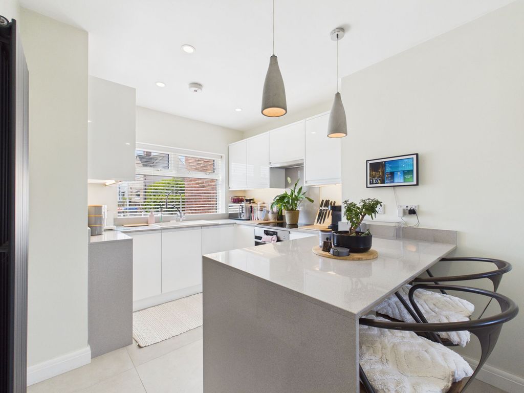 Property photo 3 of 16 Breakfast Kitchen