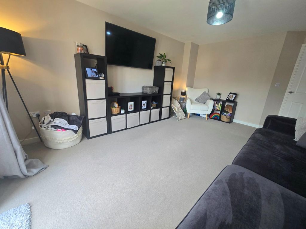 Property photo 2 of 18 Living