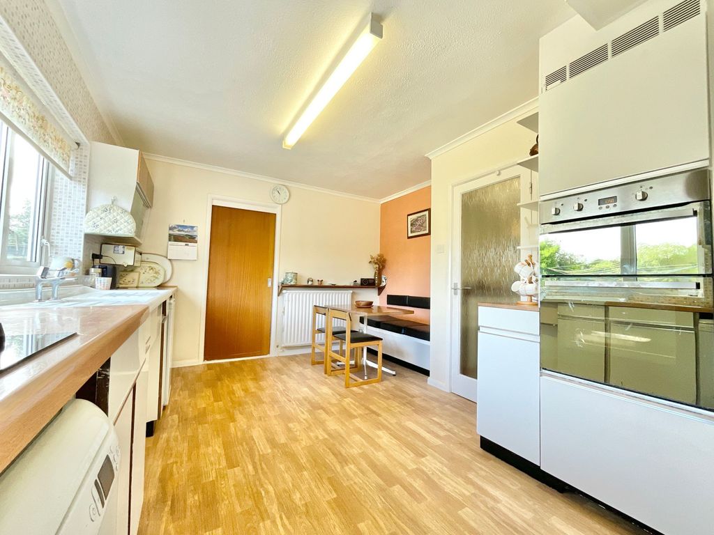 Property photo 3 of 33