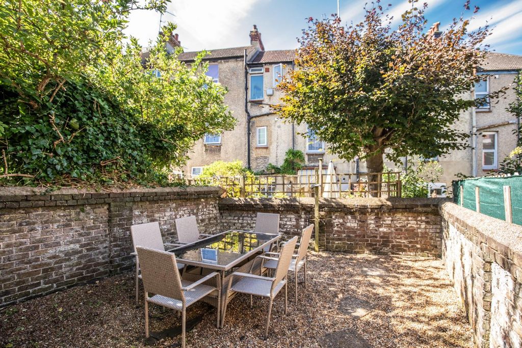 Property photo 2 of 14 Seville Street-4.Jpg