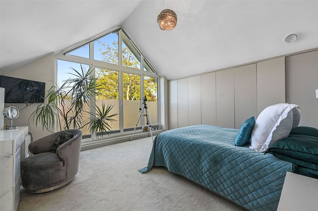 Property photo 3 of 21 Picture No. 11