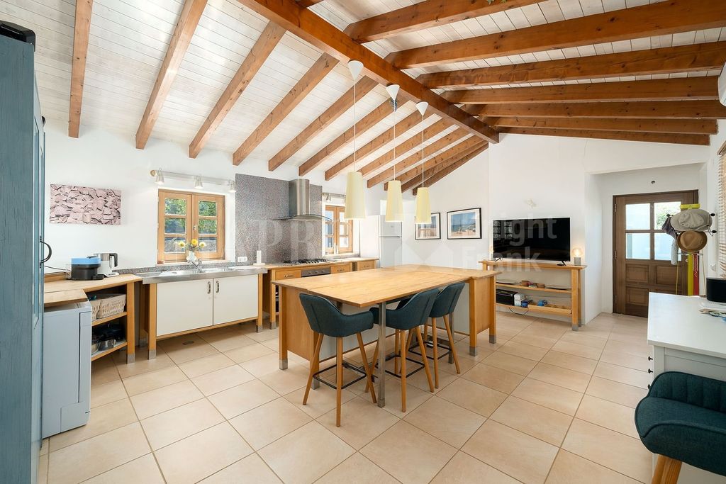 Property photo 3 of 18
