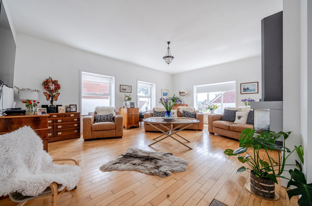 Additional image 4 of 3 bed maisonette for saleLangstone High Street, Havant, Hampshire PO9