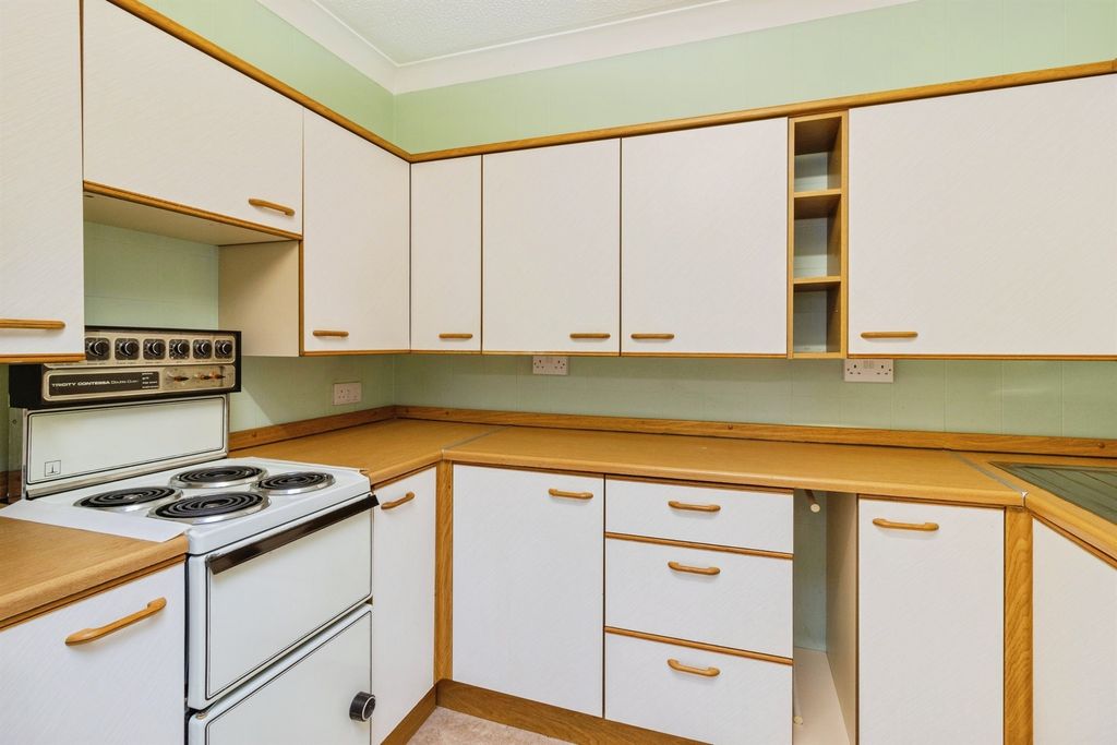 Property photo 2 of 20