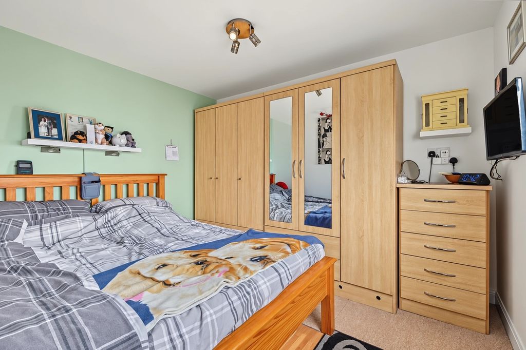 Property photo 3 of 8 5593244