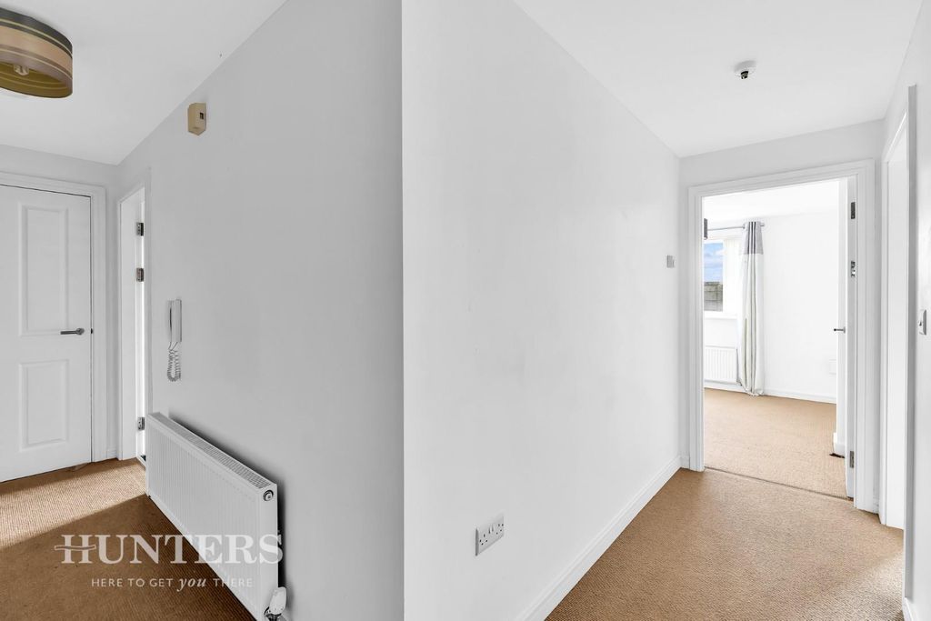 Property photo 3 of 18 Hallway