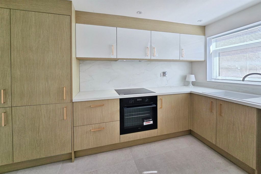 Property photo 2 of 12 Kitchen