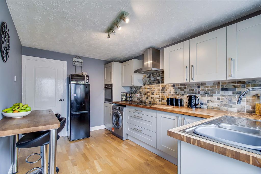 Property photo 2 of 16