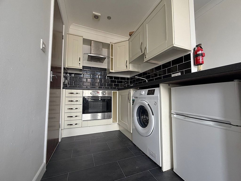 Property photo 2 of 7 Picture No. 09