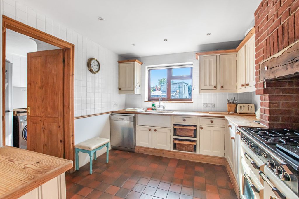 Property photo 3 of 23