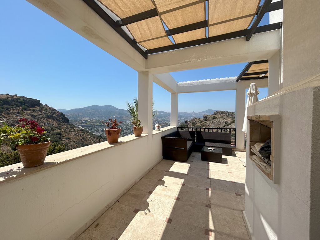 Property photo 3 of 20 An Elegant Sea View Apartment For Sale In Bodrum - Covered Roof Terrace With Sea Views