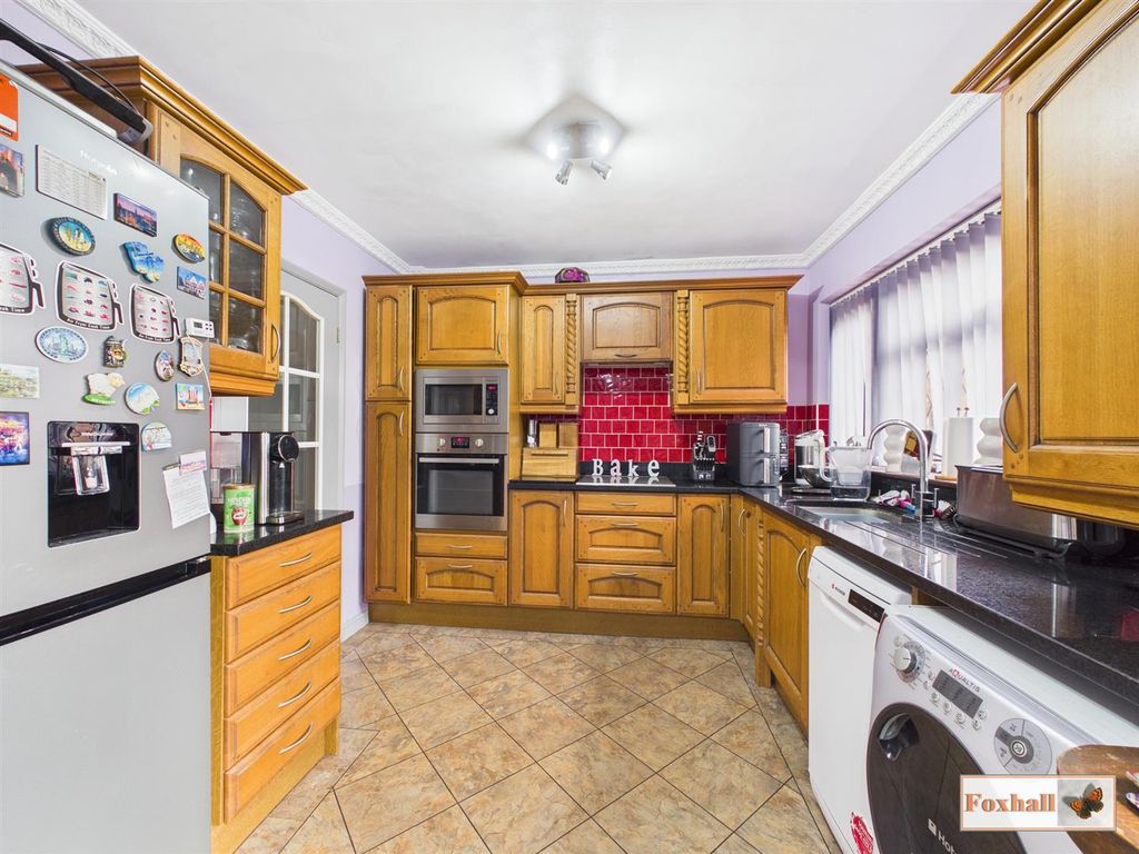 Property photo 3 of 17 Kitchen